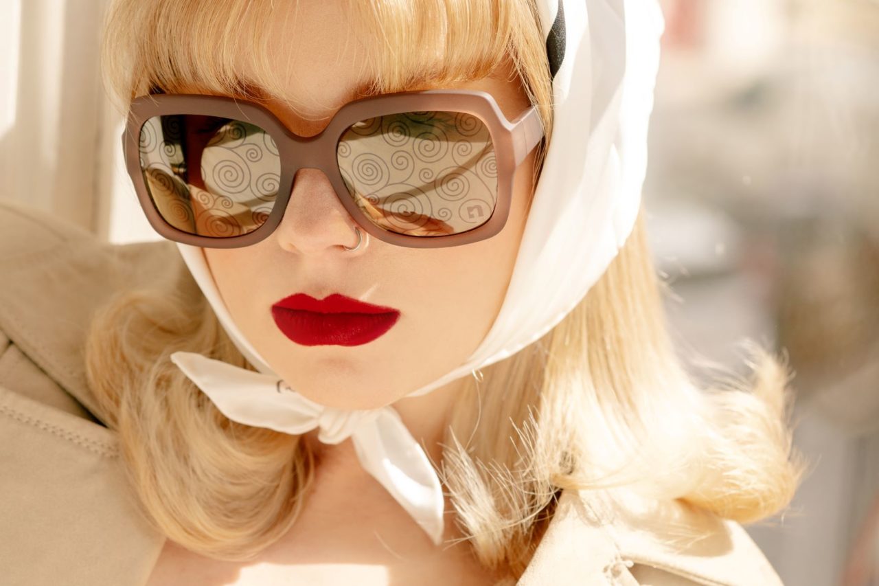 Vision1-Eyewear-Sunglasses-Pattern-Edition-Lady-In-Gold